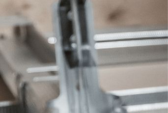 Profile narożnikowe czy prowadzące? Poznaj różnice i zastosowanie